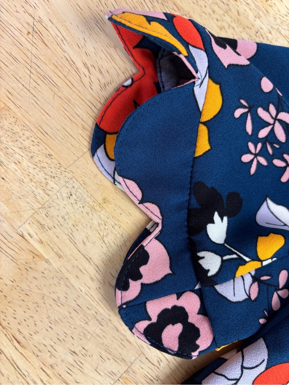 EUC Victoria Beckham Navy Floral Print Blouse w/Scalloped Sleeves and Hem - Picture 5 of 7